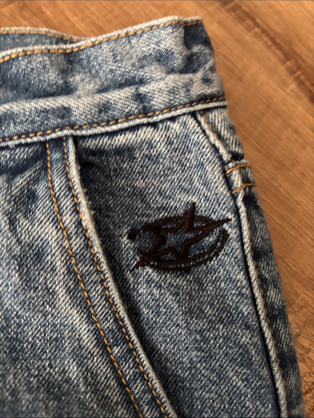 RSQ Men's Blue Denim Loose Jorts with Star design - Picture 4 of 5